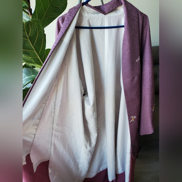 Traditional Japanese Vintage Women's Kimono (Purple/Plum Floral) - Made in Japan - Picture 8 of 14